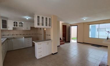 CASAS DE VENTA  VIP CON 3 DORMITORIOS CAYAMBE
