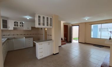 CASAS DE VENTA  VIP CON 3 DORMITORIOS CAYAMBE