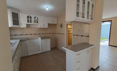 CASAS DE VENTA  VIP CON 3 DORMITORIOS CAYAMBE
