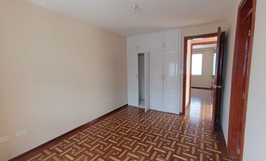 CASAS DE VENTA  VIP CON 3 DORMITORIOS CAYAMBE