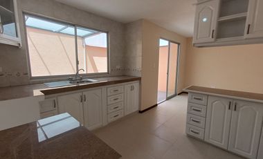 CASAS DE VENTA  VIP CON 3 DORMITORIOS CAYAMBE