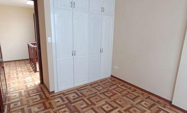 CASAS DE VENTA  VIP CON 3 DORMITORIOS CAYAMBE