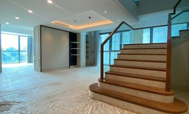 For Rent Luxury 2 Floors Penthouse With BrandNew Interior and Furnished Bloomington Apartment on Lower Floor Like House