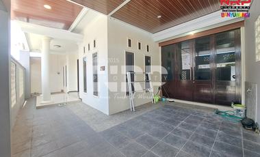 Disewakan Rumah Modern 2 Lantai elegan di Klatak, Banyuwangi.