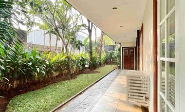Disewakan Rumah cantik dan asri di Kemang Jakarta Selatan, Bebas Banjir!