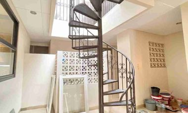 Disewakan Rumah cantik dan asri di Kemang Jakarta Selatan, Bebas Banjir!