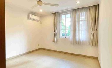 Disewakan Rumah cantik dan asri di Kemang Jakarta Selatan, Bebas Banjir!