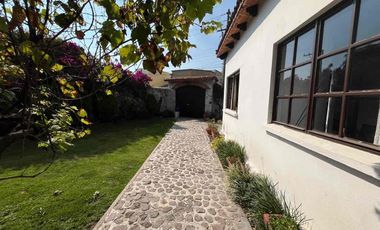 Residencia en Zavaleta con amplio jardín y alberca cerca de Angelópolis