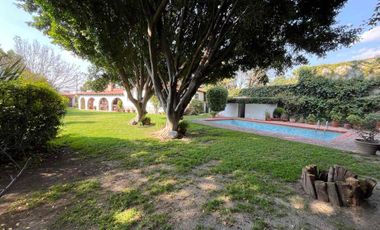 Residencia en Zavaleta con amplio jardín y alberca cerca de Angelópolis