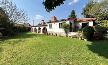 Residencia en Zavaleta con amplio jardín y alberca cerca de Angelópolis