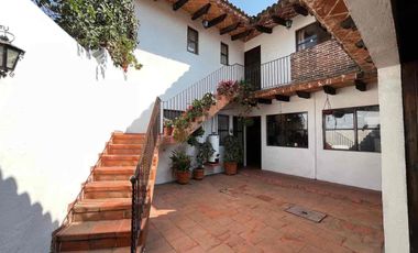 Residencia en Zavaleta con amplio jardín y alberca cerca de Angelópolis