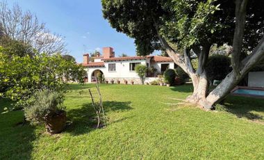 Residencia en Zavaleta con amplio jardín y alberca cerca de Angelópolis