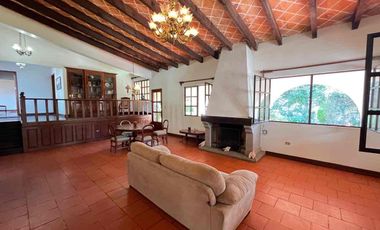 Residencia en Zavaleta con amplio jardín y alberca cerca de Angelópolis