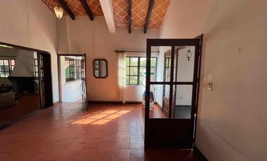 Residencia en Zavaleta con amplio jardín y alberca cerca de Angelópolis