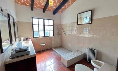 Residencia en Zavaleta con amplio jardín y alberca cerca de Angelópolis