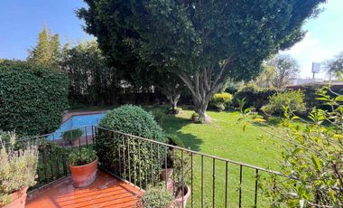 Residencia en Zavaleta con amplio jardín y alberca cerca de Angelópolis