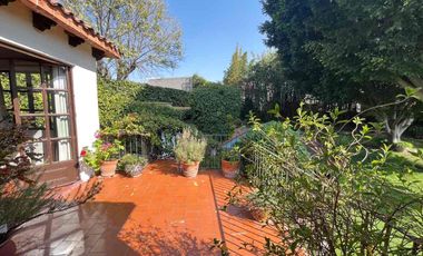 Residencia en Zavaleta con amplio jardín y alberca cerca de Angelópolis