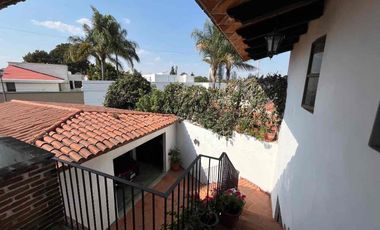 Residencia en Zavaleta con amplio jardín y alberca cerca de Angelópolis