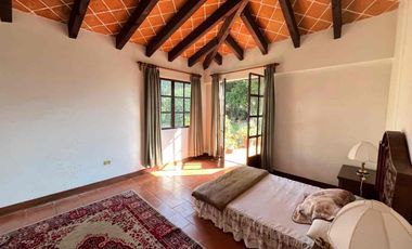 Residencia en Zavaleta con amplio jardín y alberca cerca de Angelópolis