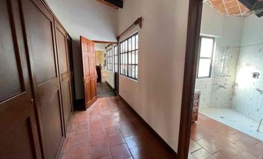 Residencia en Zavaleta con amplio jardín y alberca cerca de Angelópolis