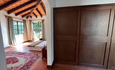 Residencia en Zavaleta con amplio jardín y alberca cerca de Angelópolis