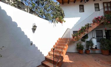 Residencia en Zavaleta con amplio jardín y alberca cerca de Angelópolis