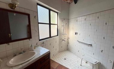 Residencia en Zavaleta con amplio jardín y alberca cerca de Angelópolis