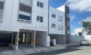 Departamento En Venta de 2 Recámaras Amueblado, Zibata.