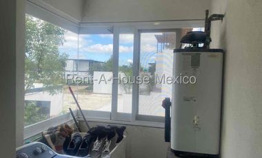 Departamento En Venta de 2 Recámaras Amueblado, Zibata.