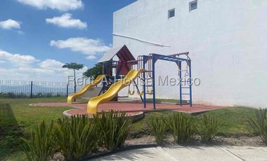 Departamento En Venta de 2 Recámaras Amueblado, Zibata.