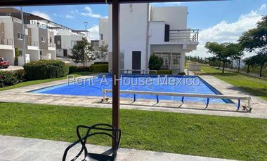 Departamento En Venta de 2 Recámaras Amueblado, Zibata.