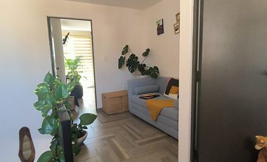 Renta Casa 2R, 2.5 baños. 2 E, con vigilancia, cerca de vias diversas de comunicacion