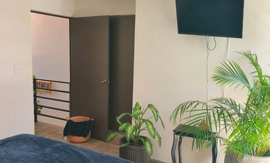 Renta Casa 2R, 2.5 baños. 2 E, con vigilancia, cerca de vias diversas de comunicacion