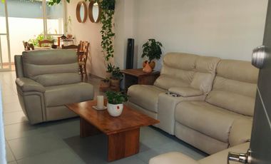 Renta Casa 2R, 2.5 baños. 2 E, con vigilancia, cerca de vias diversas de comunicacion