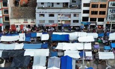 Casa de venta en Otavalo, calle Sucre, frente a la Plaza de Ponchos