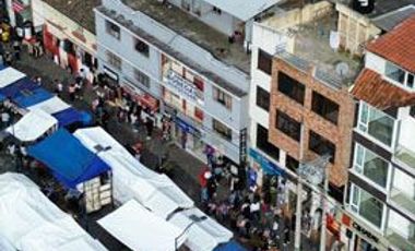 Casa de venta en Otavalo, calle Sucre, frente a la Plaza de Ponchos