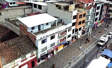 Casa de venta en Otavalo, calle Sucre, frente a la Plaza de Ponchos