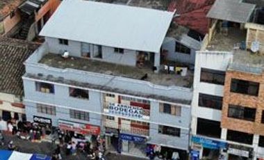 Casa de venta en Otavalo, calle Sucre, frente a la Plaza de Ponchos