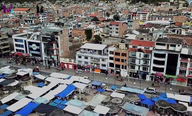 Casa de venta en Otavalo, calle Sucre, frente a la Plaza de Ponchos