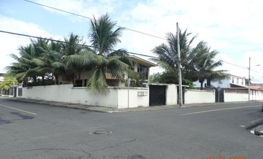 casa con terreno de venta portoviejo zona centro
