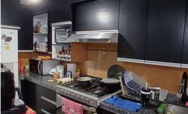 CASA EN DOS NIVELES EN VENTA