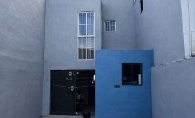 CASA EN DOS NIVELES EN VENTA