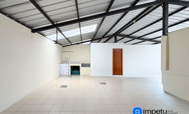 En venta casa ubicada junto a la universidad internacional del Ecuador sector Jipiro