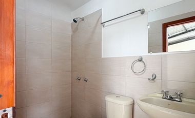En venta casa ubicada junto a la universidad internacional del Ecuador sector Jipiro