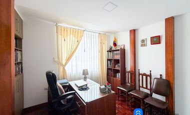 En venta casa ubicada junto a la universidad internacional del Ecuador sector Jipiro