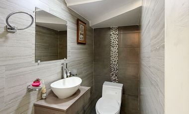 En venta casa ubicada junto a la universidad internacional del Ecuador sector Jipiro