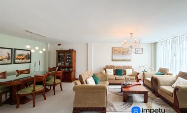 En venta casa ubicada junto a la universidad internacional del Ecuador sector Jipiro