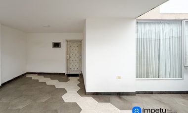 En venta casa ubicada junto a la universidad internacional del Ecuador sector Jipiro