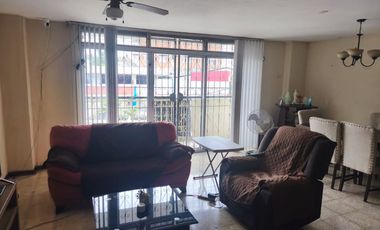 Venta de  departamento esquinero centro Sur de la ciudad