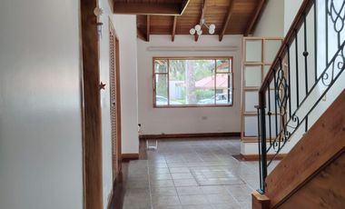 Arriendo casa en Tumbaco, Urbanización privada, tiene cuatro dormitorios